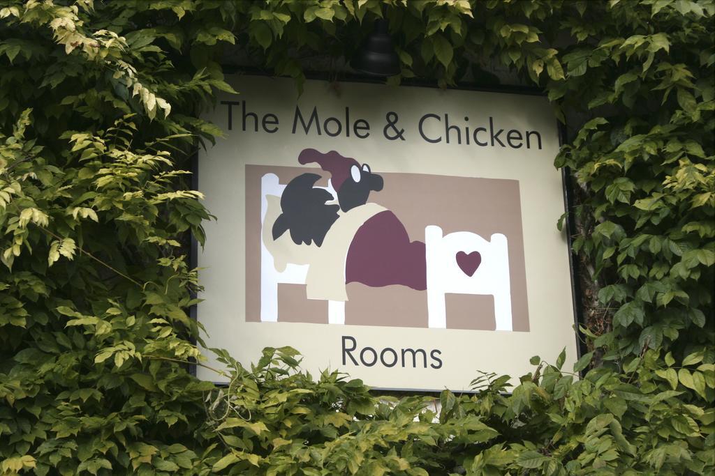 The Mole And Chicken Hotel Long Crendon ภายนอก รูปภาพ
